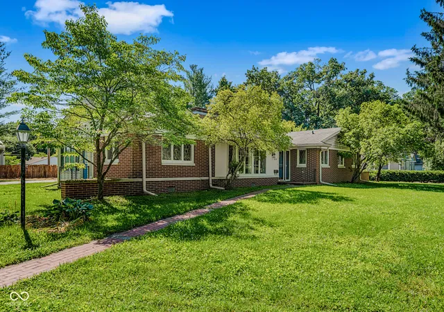 1st image of 3233 Woodland Pkwy, Columbus, IN 47203 | MLS# 22111851