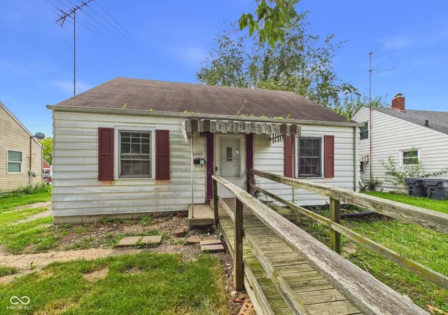 1st image of 3009 Fairview St, Anderson, IN 46016 | MLS# 22111857
