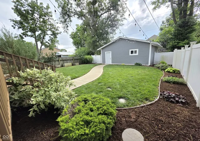 Photo 4 of Single family home for sale at 2946 Broadway St, Indianapolis, IN 46205 | MLS# 22111895 | Listing updated on 2026-09-30