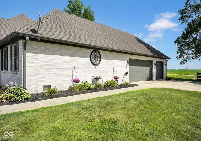 Homes for sale in Whiteland, IN | 17 Erins Ct, Whiteland, IN 46184 | MLS# 22111907