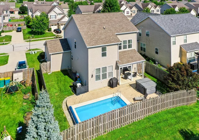 3rd image of 7808 Hedgehop Dr, Zionsville, IN 46077 | MLS# 22111955