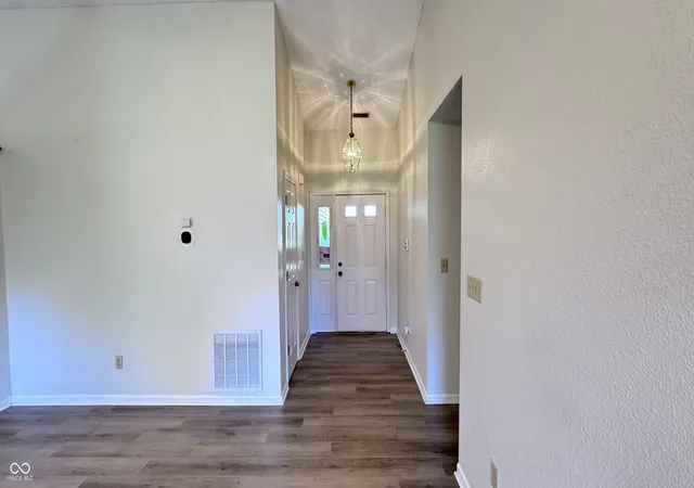 Photo 4 of Single family home for sale at 2119 W Van Arsdall Ct, Columbus, IN 47201 | MLS# 22111958 | Listing updated on 2026-09-12