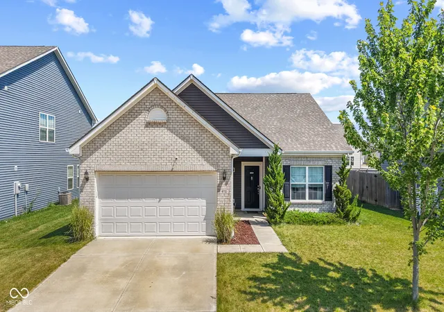1st image of 672 Albermarle Dr, Pittsboro, IN 46167 | MLS# 22111960