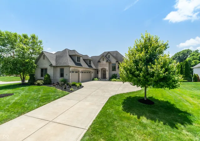 Photo 1 of Single family home for sale at 2350 Waterside Cir, Avon, IN 46123 | MLS# 22111982 | Listing updated on 2026-09-17