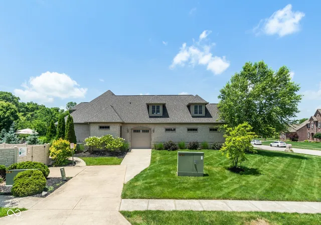 Photo 3 of Single family home for sale at 2350 Waterside Cir, Avon, IN 46123 | MLS# 22111982 | Listing updated on 2026-09-17