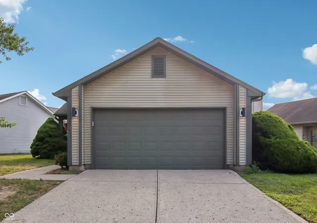 1st image of 4027 Eagle Cove West Dr, Indianapolis, IN 46254 | MLS# 22112007