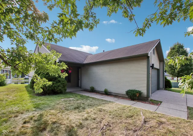 2nd image of 4027 Eagle Cove West Dr, Indianapolis, IN 46254 | MLS# 22112007