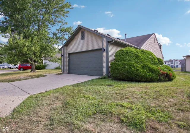 4th image of 4027 Eagle Cove West Dr, Indianapolis, IN 46254 | MLS# 22112007