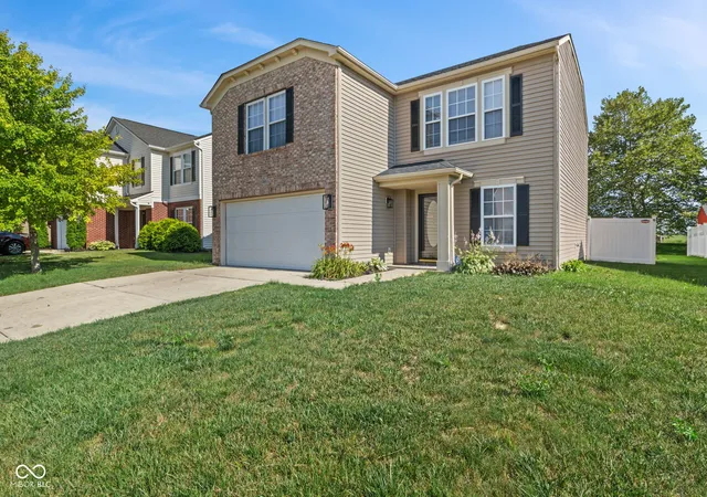 Homes for sale in Indianapolis, IN | 12631 White Rabbit Dr, Indianapolis, IN 46235 | MLS# 22112011