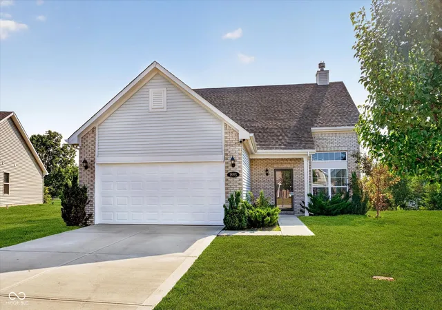 Photo 3 of Single family home for sale at 1893 Osman Dr, Avon, IN 46123 | MLS# 22112030 | Listing updated on 2026-10-08