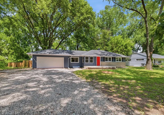 3rd image of 2418 E 68Th St, Indianapolis, IN 46220 | MLS# 22112052