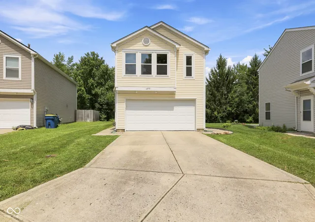 Homes for sale in Carmel, IN | 12748 Crescent Dr, Carmel, IN 46032 | MLS# 22112054