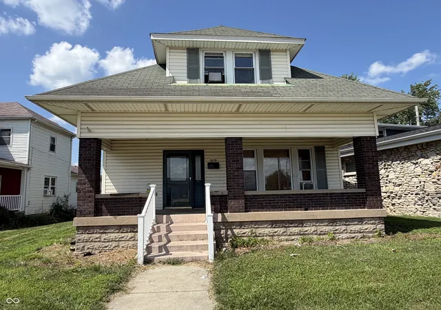 Homes for sale in Rushville, IN | 610 W 3rd St, Rushville, IN 46173 | MLS# 22112057