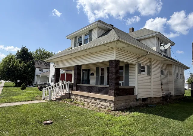 Homes for sale in Rushville, IN | 610 W 3rd St, Rushville, IN 46173 | MLS# 22112057
