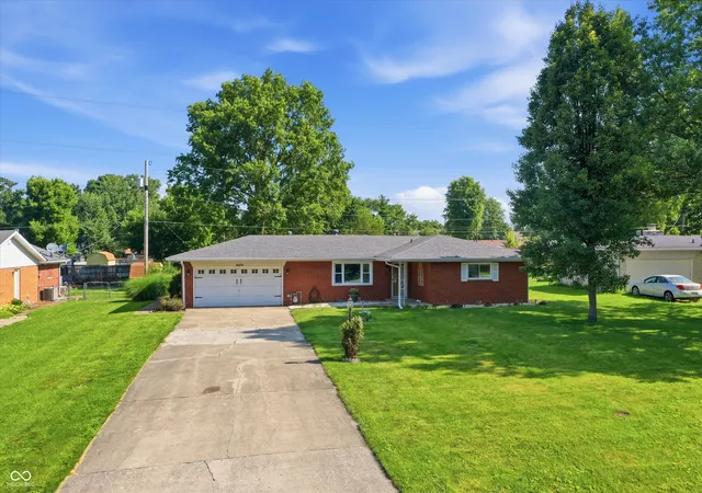 Photo 1 of Sale Pending at 4204 E Cragmont Dr, Indianapolis, IN 46237 | MLS# 22112065 | Listing updated on 2026-09-30