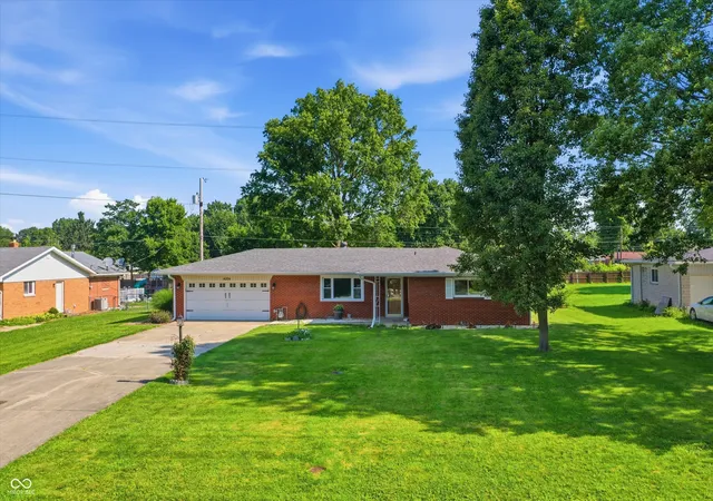 Photo 2 of Sale Pending at 4204 E Cragmont Dr, Indianapolis, IN 46237 | MLS# 22112065 | Listing updated on 2026-09-30