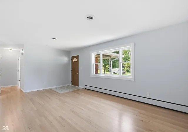 Photo 4 of Sale Pending at 4204 E Cragmont Dr, Indianapolis, IN 46237 | MLS# 22112065 | Listing updated on 2026-09-30