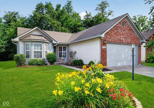 Homes for sale in Fishers, IN | 6128 White Birch Dr, Fishers, IN 46038 | MLS# 22112067