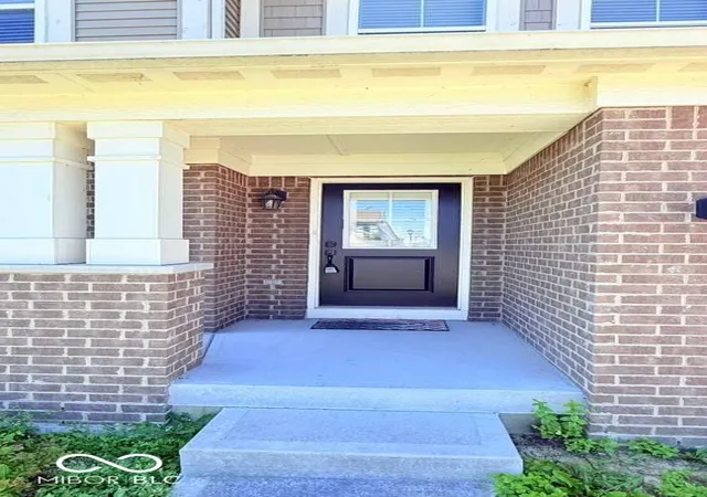 Photo 3 of Single family home for sale at 1261 Sanderling Dr, Greenwood, IN 46143 | MLS# 22112072 | Listing updated on 2026-08-12