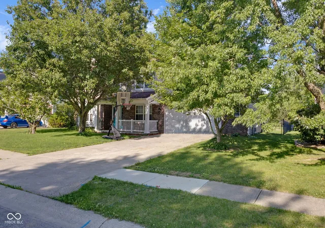 3rd image of 6553 Hunters Rdg S, Zionsville, IN 46077 | MLS# 22112073
