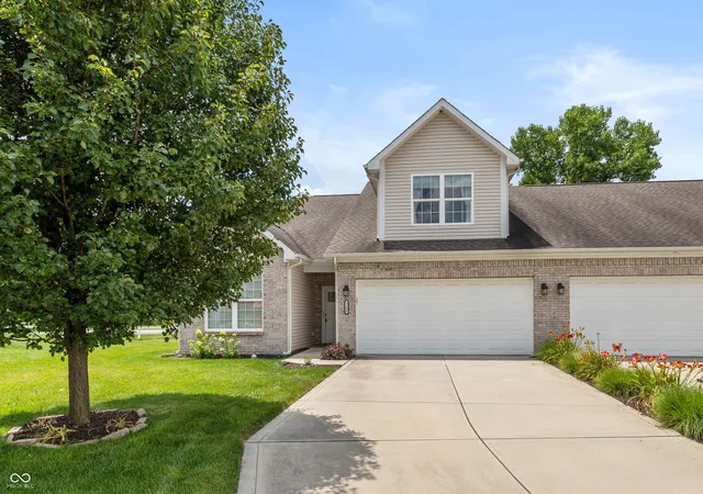 1st image of 1116 Kristi Ct, Greenwood, IN 46142 | MLS# 22112078