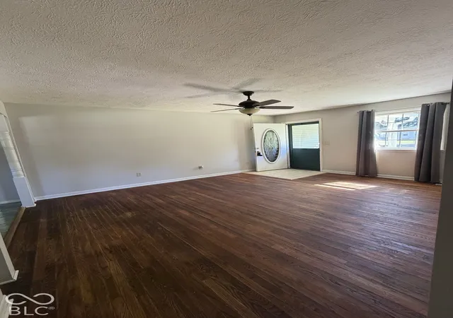 Photo 3 of Single family home for sale at 621 Woodland Dr, Rockville, IN 47872 | MLS# 22112089 | Listing updated on 2026-09-29