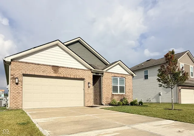 Homes for sale in Whiteland, IN | 71 Varner Dr, Whiteland, IN 46184 | MLS# 22112101