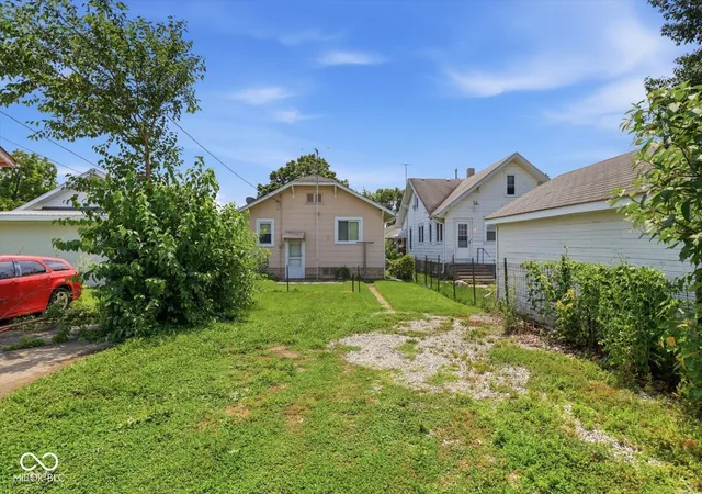 4th image of 106 4Th St, Shelbyville, IN 46176 | MLS# 22112104