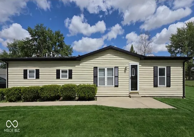 Homes for sale in Kokomo, IN | 562 S 400 E, Kokomo, IN 46902 | MLS# 22112137
