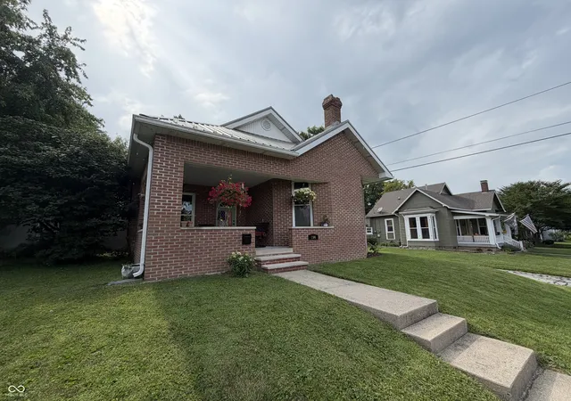 Photo 2 of Single family home for sale at 194 N Indiana St, Danville, IN 46122 | MLS# 22112147 | Listing updated on 2026-09-16