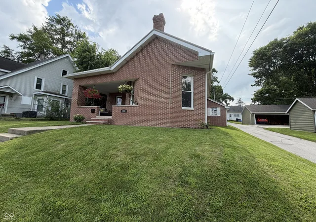Photo 3 of Single family home for sale at 194 N Indiana St, Danville, IN 46122 | MLS# 22112147 | Listing updated on 2026-09-16
