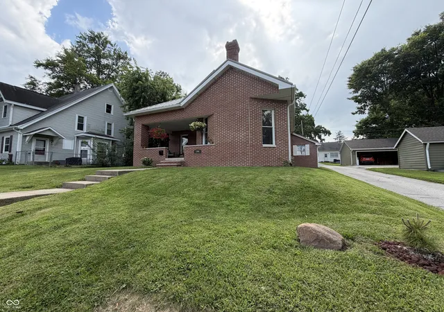 Photo 4 of Single family home for sale at 194 N Indiana St, Danville, IN 46122 | MLS# 22112147 | Listing updated on 2026-09-16