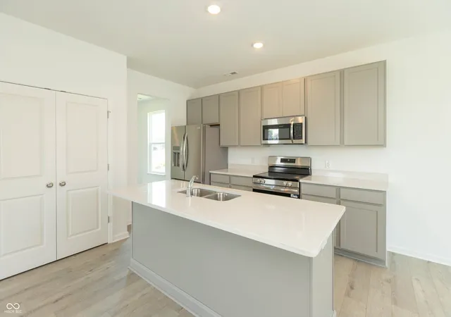 4th image of 1010 Stratford Ln, Shelbyville, IN 46176 | MLS# 22112157