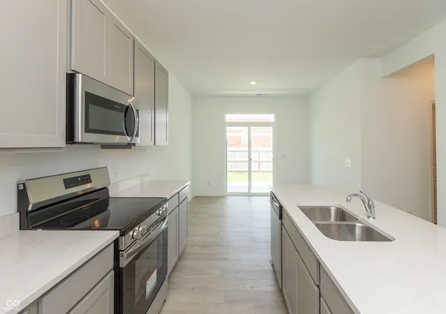 5th image of 1010 Stratford Ln, Shelbyville, IN 46176 | MLS# 22112157
