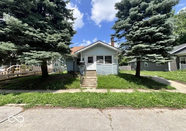Homes for sale in Muncie, IN | 1426 W 10th St, Muncie, IN 47302 | MLS# 22112193