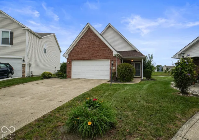 Photo 1 of Single family home for sale at 907 Amesbury Ct, Indianapolis, IN 46217 | MLS# 22112199 | Listing updated on 2026-10-03