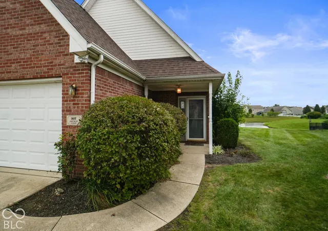 Photo 2 of Single family home for sale at 907 Amesbury Ct, Indianapolis, IN 46217 | MLS# 22112199 | Listing updated on 2026-10-03