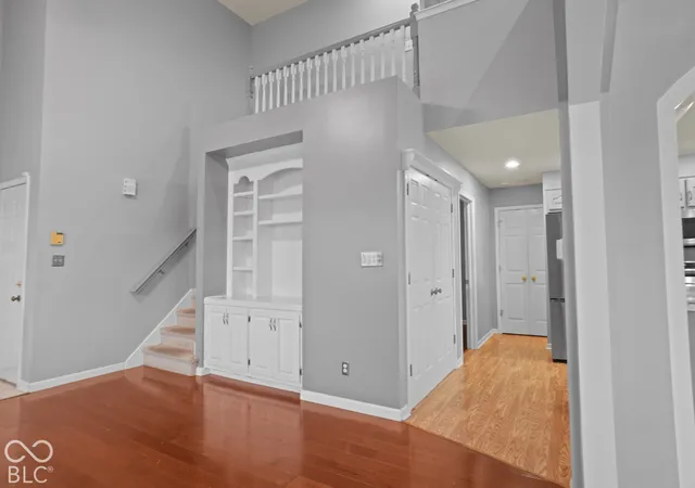 Photo 4 of Single family home for sale at 907 Amesbury Ct, Indianapolis, IN 46217 | MLS# 22112199 | Listing updated on 2026-10-03