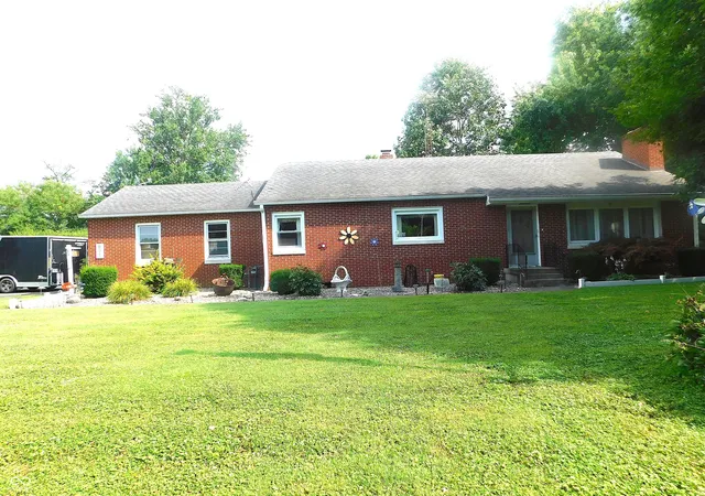 2nd image of 907 E Hillside Dr S, Greensburg, IN 47240 | MLS# 22112213