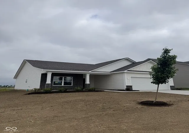 3rd image of 6614 W Whispering Wy, Greenfield, IN 46140 | MLS# 22112219
