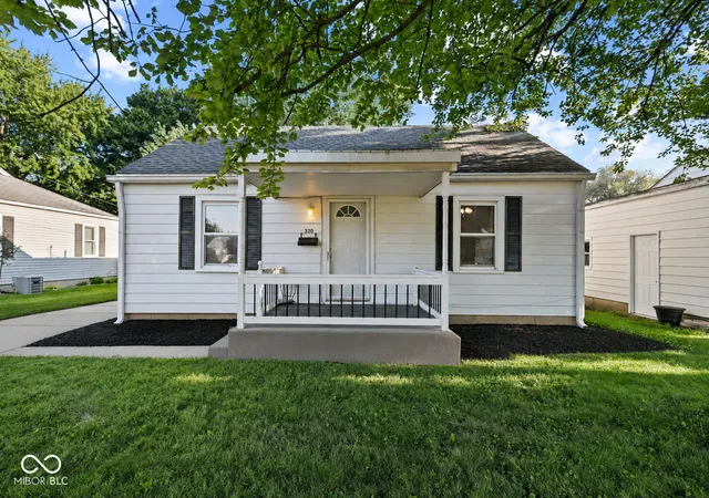Photo 1 of Single family home for sale at 320 E 34Th St, Anderson, IN 46013 | MLS# 22112237 | Listing updated on 2026-09-22
