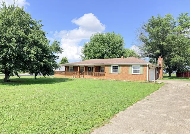 Homes for sale in Greenfield, IN | 323 N Windswept, Greenfield, IN 46140 | MLS# 22112240
