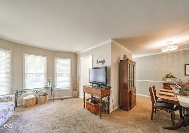Photo 4 of Single family home for sale at 601 Woodmere Dr, Anderson, IN 46011 | MLS# 22112264 | Listing updated on 2026-09-30