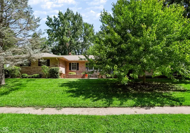 Photo 2 of Single family home for sale at 930 Mellowood Dr, Indianapolis, IN 46217 | MLS# 22112279 | Listing updated on 2026-08-28