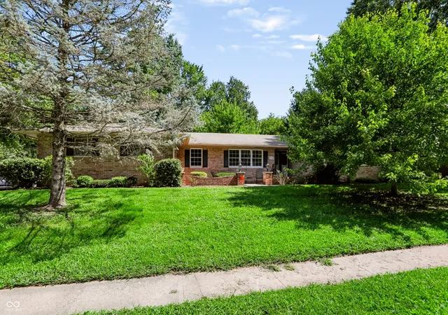 Photo 3 of Single family home for sale at 930 Mellowood Dr, Indianapolis, IN 46217 | MLS# 22112279 | Listing updated on 2026-08-28