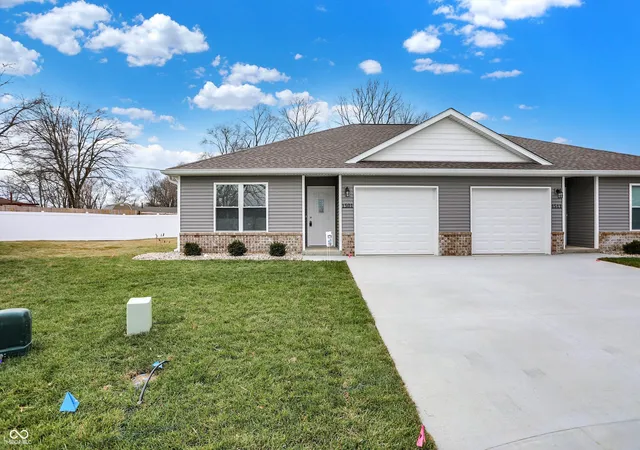 1st image of 1572 W Paula Dr, Columbus, IN 47201 | MLS# 22112288