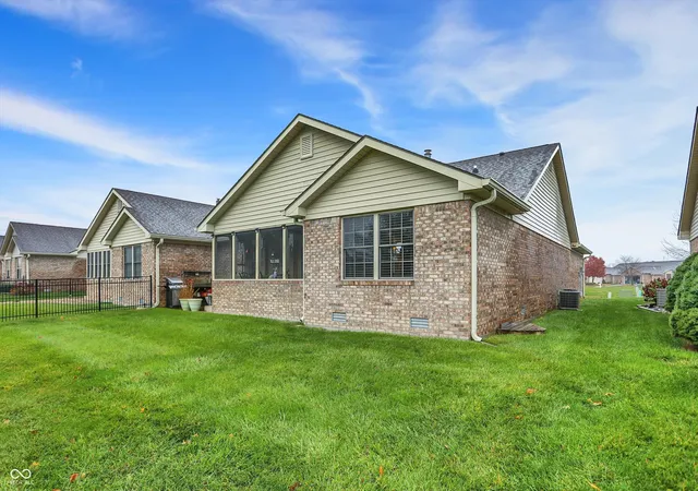 38th image of 3704 S Cedar Cove Ct #6, New Palestine, IN 46163 | MLS# 22112302