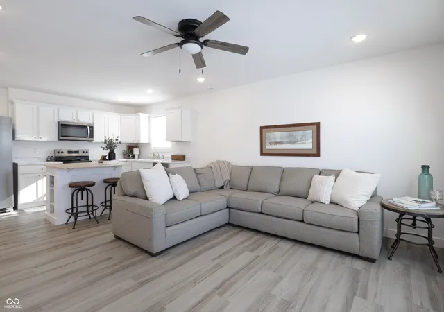3rd image of 1582 W Paula Dr, Columbus, IN 47201 | MLS# 22112303