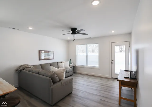 2nd image of 1622 W Paula Dr, Columbus, IN 47201 | MLS# 22112311