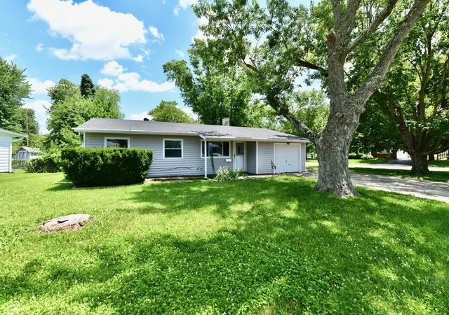 Homes for sale in Greenwood, IN | 581 Northgate Dr, Greenwood, IN 46143 | MLS# 22112316